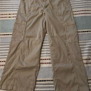 American Eagle Outfitters women’s Khaki Cargo Pants